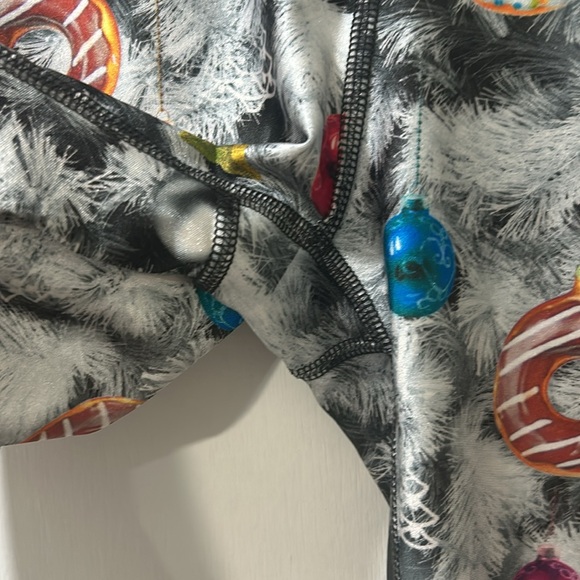 TEREZ LEGGIN DONUT ORNAMENT HOLIDAY  PRINT MID RISE WOMENS SZ MEDIUM - Picture 6 of 10